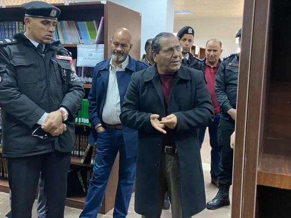 جولة رئيس الجامعة في المكتبة المركزية