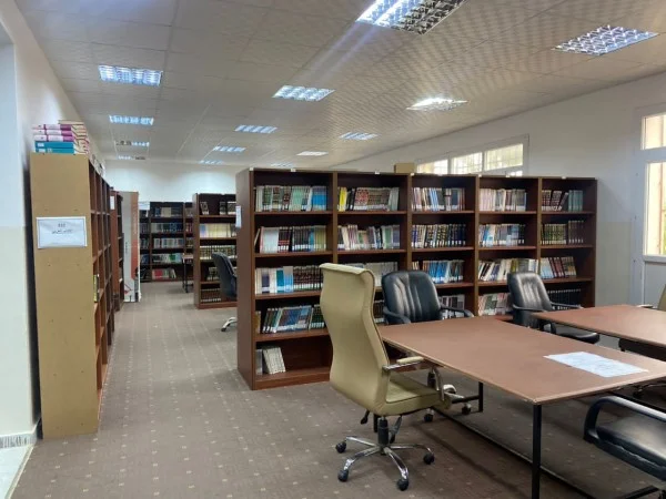 جولة رئيس الجامعة في المكتبة المركزية
