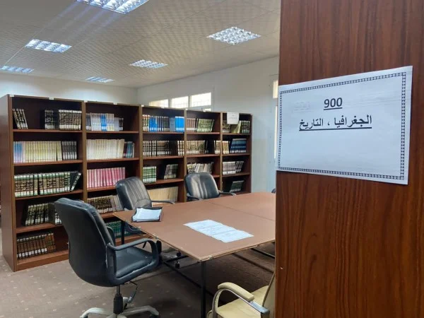 جولة رئيس الجامعة في المكتبة المركزية