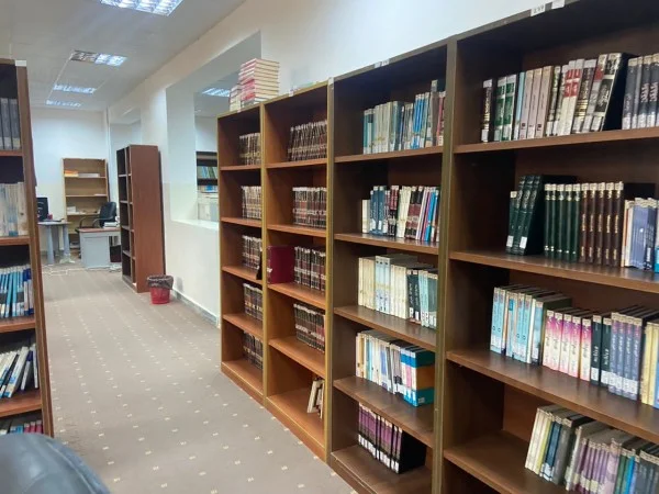 جولة رئيس الجامعة في المكتبة المركزية
