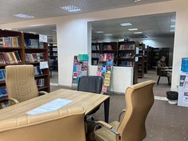 جولة رئيس الجامعة في المكتبة المركزية