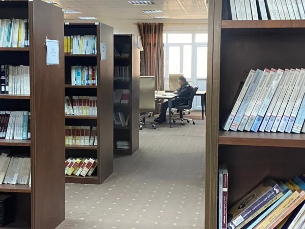 جولة رئيس الجامعة في المكتبة المركزية