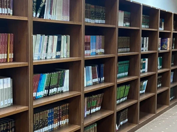 جولة رئيس الجامعة في المكتبة المركزية