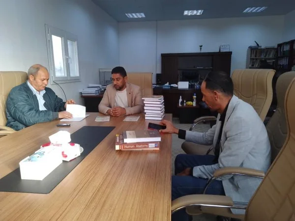 وفد جزائري يزور المكتبة المركزية بالجامعة لتعزيز التعاون الثقافي