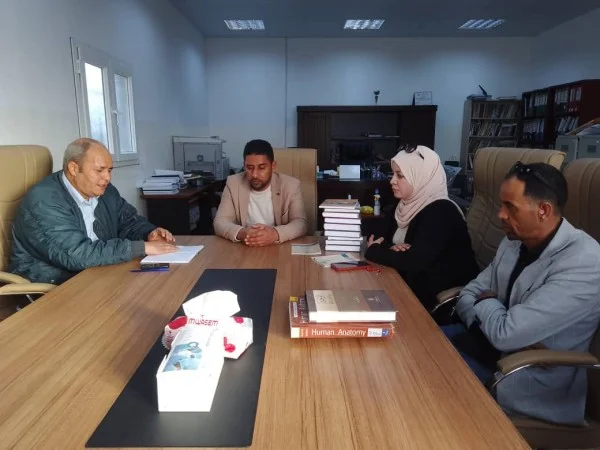وفد جزائري يزور المكتبة المركزية بالجامعة لتعزيز التعاون الثقافي