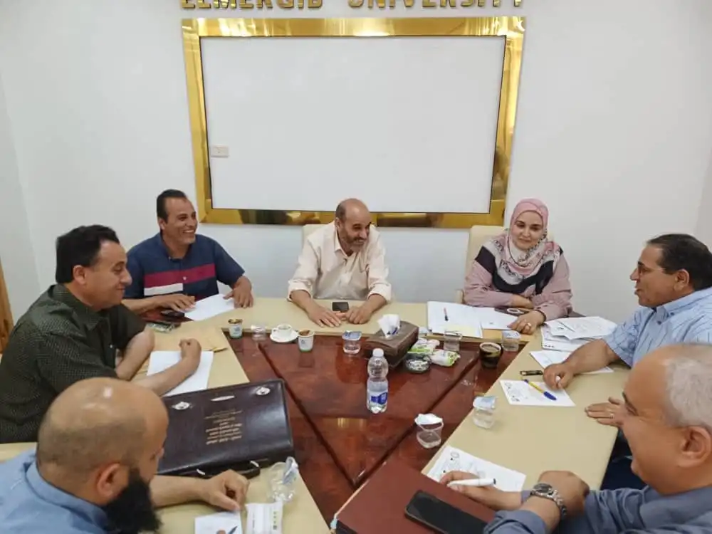 رئيس الجامعة يعقد اجتماعًا لمناقشة تطبيق قانون رقم 4 لسنة 2020م