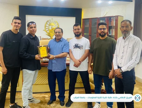 تكريم السيد رئيس الجامعة من قبل اتحاد كلية تقنية المعلومات
