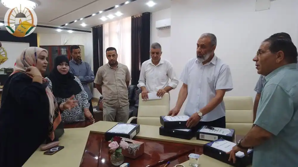 استلام متطلبات الاعتماد المؤسسي والبرامجي لكلية الاقتصاد بالخمس