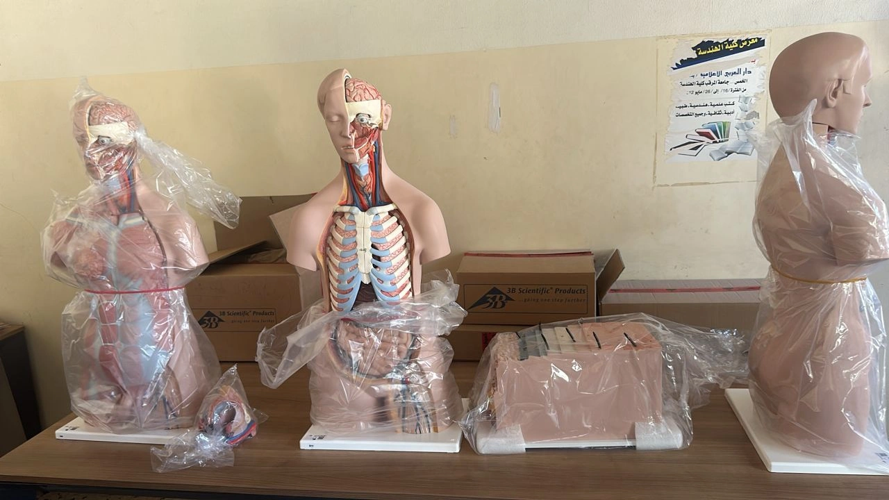 الشروع في تركيب معامل كليتي الطب البشري والصيدلة