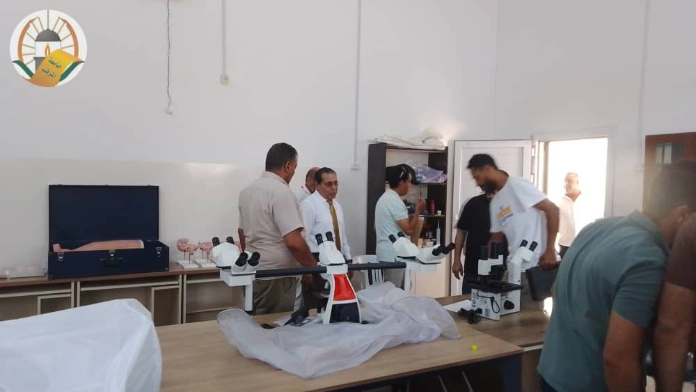 تركيب معامل وأجهزة ومعدات لكلية التقنية الطبية
