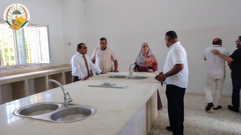 تركيب معامل وأجهزة ومعدات لكلية التقنية الطبية