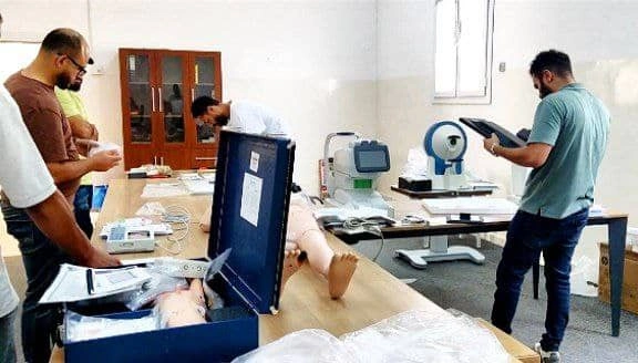 تركيب معامل وأجهزة ومعدات لكلية التقنية الطبية