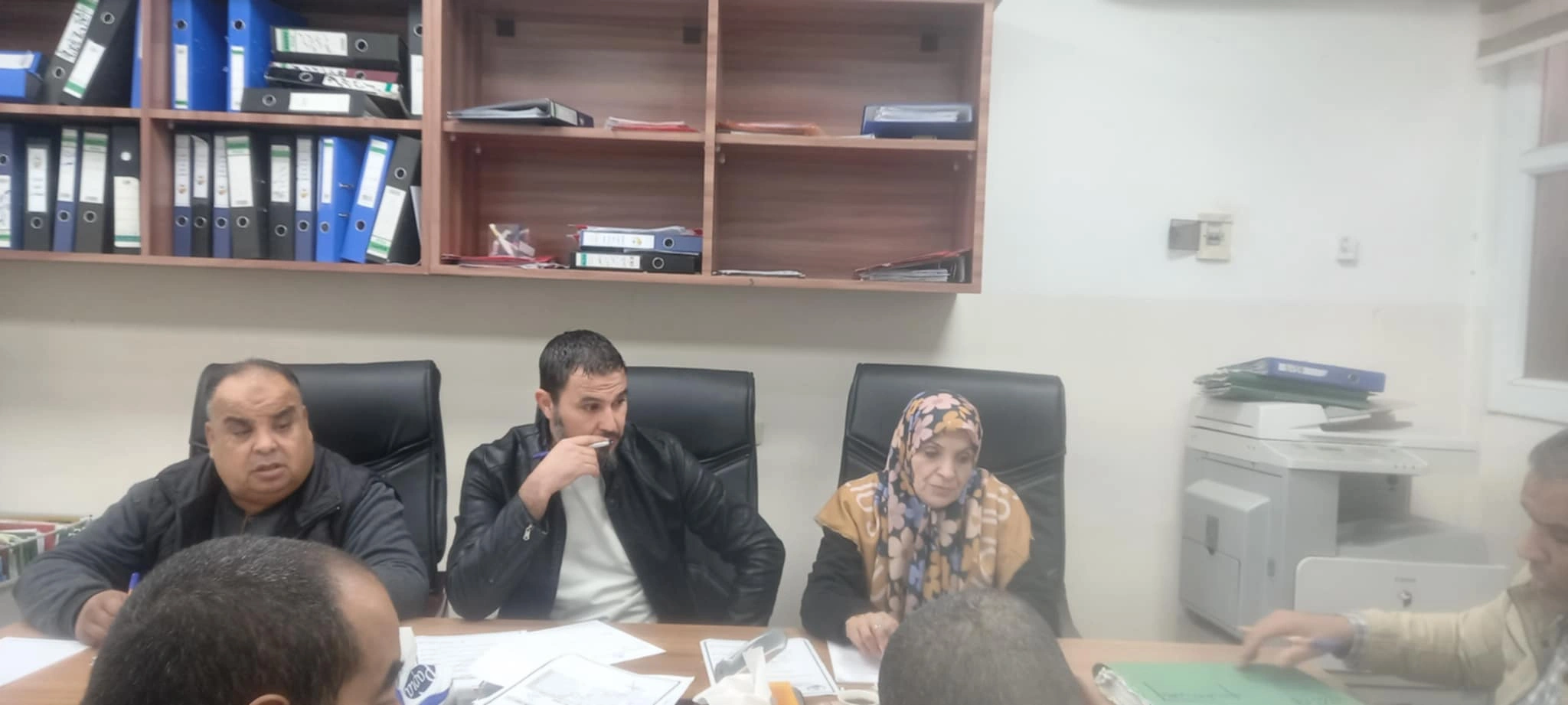 عقد السيد رئيس لجنة شؤون الموظفين أ. طارق الأعوج الكاتب العام بالجامعة الاجتماع الأول لسنة 2025 م صباح يوم الإثنين الموافق 27 / 01 / 2025 م بقاعة اجتماعات مكتب الشؤون الإدارية بالإدارة العامة للجامعة. بحضور السادة أعضاء اللجنة نوقش خلال الإجتماع بعض البنود كان أبرزها تسوية أوضاع بعض الموظفين من حيث الدرجة الوظيفية واتمام بعض إجراءات الوظيفة وتغيير الصفة من معيد إلى موظف وغيرها من الشؤون الوظيفية.