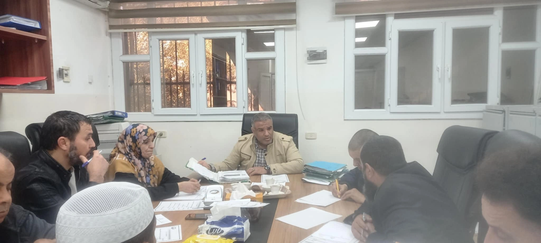 عقد السيد رئيس لجنة شؤون الموظفين أ. طارق الأعوج الكاتب العام بالجامعة الاجتماع الأول لسنة 2025 م صباح يوم الإثنين الموافق 27 / 01 / 2025 م بقاعة اجتماعات مكتب الشؤون الإدارية بالإدارة العامة للجامعة. بحضور السادة أعضاء اللجنة نوقش خلال الإجتماع بعض البنود كان أبرزها تسوية أوضاع بعض الموظفين من حيث الدرجة الوظيفية واتمام بعض إجراءات الوظيفة وتغيير الصفة من معيد إلى موظف وغيرها من الشؤون الوظيفية.