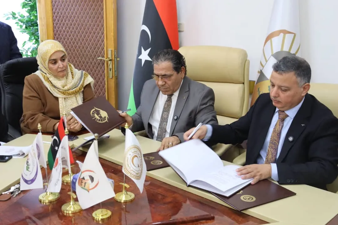 توقيع اتفاقية تعاون بين جامعة المرقب ومستشفى الخمس للحوادث