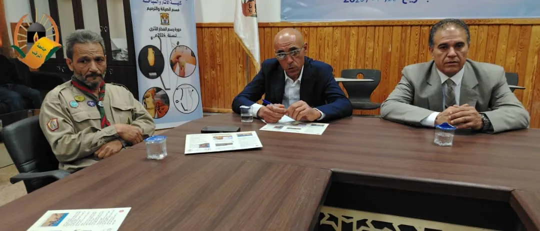كلية الآثار والسياحة بجامعة المرقب تحيي اليوم العالمي للتراث بندوة ومعرض ثقافي